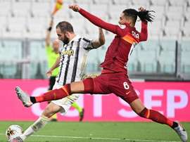 El United finaliza la cesión de Smalling en la Roma. AFP