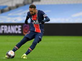 Neymar se deja la piel en su recuperación para no dejar solo al PSG contra el Barça. AFP
