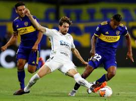 Santos e Boca Juniors são dois dos times sul-americanos que nunca caíram para a 2ª divisão. EFE/AFP