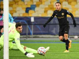 Sergiño Dest fez o primeiro gol do Barcelona na goleada sobre o Dínamo de Kiev. AFP
