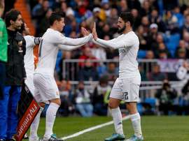 Isco y James siguen peleando por ser el mediapunta preferido de Zidane. EFE