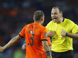 Heitinga también ayuda por el coronavirus. EFE