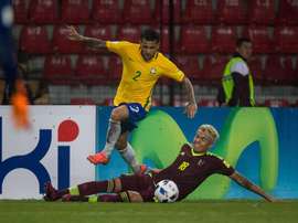 Tite no tiene claro quién será el lateral derecho. EFE
