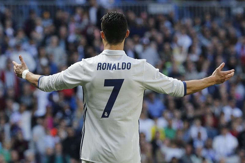 Why Ronaldo wears number '7'