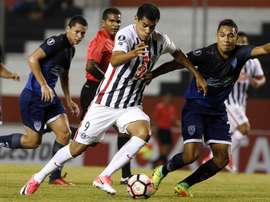 Denuncian un intento de soborno en el fútbol boliviano. EFE