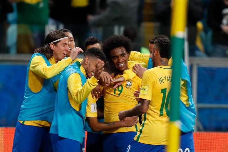 "Coutinho traverse un moment d’angoisse, de déception et de tristesse" dixit Neymar