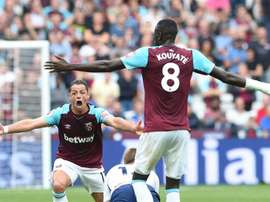 El West Ham, dispuesto a traspasar a Chicharito. EFE