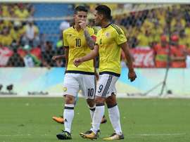 Varios 'cracks' de Colombia quisieron respaldar a sus compañeras. EFE