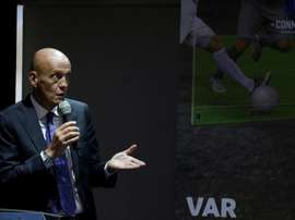 La FIFA no quiere interpretaciones diferentes del VAR. EFE
