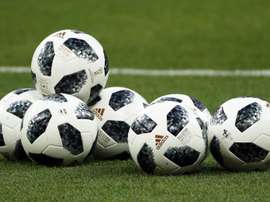 124.000 euros para apoyar a clubes masculinos y femeninos de fútbol base. EFE