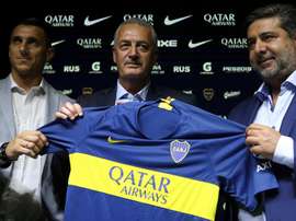 Burdisso abordó el tema de los fichajes. EFE