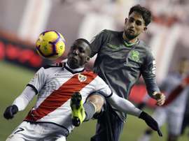 Luis Advíncula estará disponible para Jémez para recibir al Valladolid. EFE/Archivo