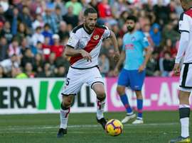 Mario Suárez (i) será el más difícil de renovar para el conjunto de Vallecas. EFE/Archivo
