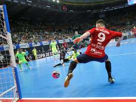 El Osasuna gana y deja la eliminatoria en el aire. EFE