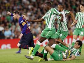 Canales se rindió a los pies de Messi. EFE