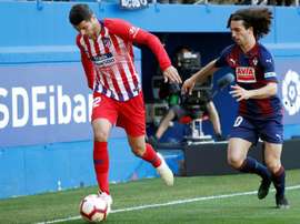 Una partida de Hazard, para Cucurella. EFE