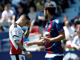 El Levante sella media permanencia a costa del Rayo. EFE