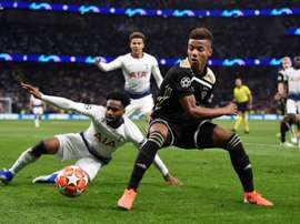 El Ajax lucha contra los elementos para retener a Neres. EFE