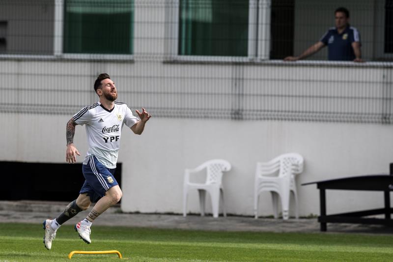 Messi S Chance To Shine At Pele S Temple Besoccer