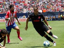 Héctor Herrera (d) apenas está contando por ahora para Simeone en el Atleti. EFE/Archivo