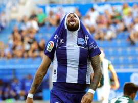Aleix Vidal vio la amarilla ante el Real Madrid. EFE