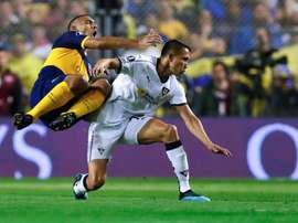 Ramon Abila (i) no estará disponible para el 'Superclásico'. EFE/Archivo
