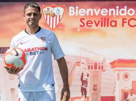 Chicharito ya palpa el partido contra su ex equipo. EFE