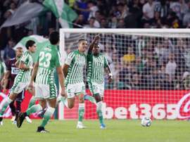 Emerson vio su quinta amarilla ante la Real. EFE