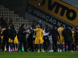 Telles mantiene al Oporto en la lucha. EFE