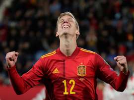 Dani Olmo, galardonado como mejor jugador de los Balcanes. EFE/Julio Muñoz