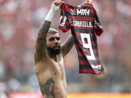 Gabigol deu assistências para Bruno Henrique contra o Volta Redonda. EFE/PAOLO AGUILAR