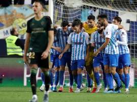 La plantilla del Málaga hizo una colecta para ayudar a los sanitarios. EFE