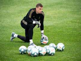 Lunin, convencido de que le puede pelear la titularidad a Courtois. EFE