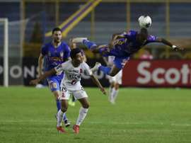 Enner Valencia (d) podría dejar Tigres. EFE