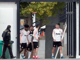 El Valencia tendría 25 contagiados entre jugadores y trabajadores. EFE
