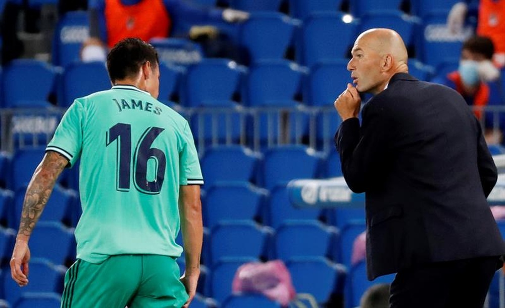 James has four offers on the table. EFE