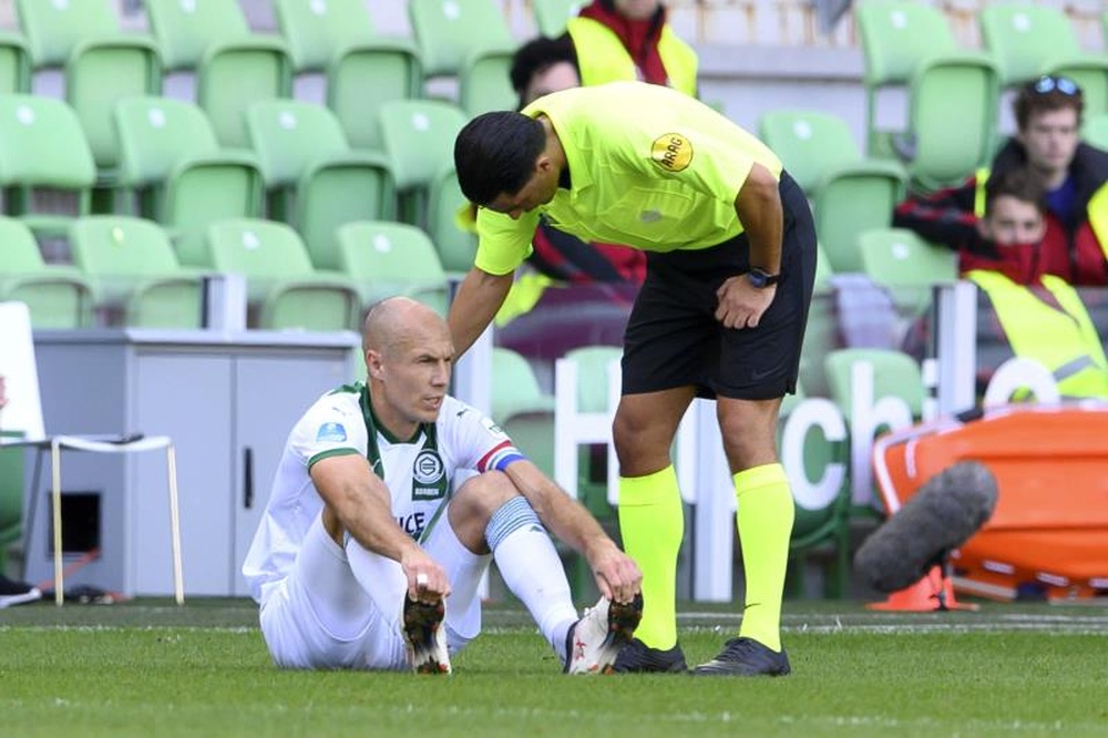 Robben fue titular casi dos años después y solo duró media hora. AFP