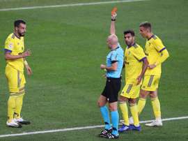 López Nieto valoró la actitud de los futbolistas con el VAR. EFE