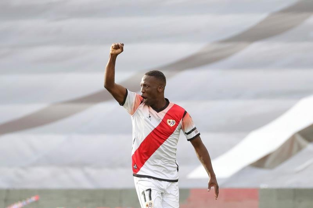 Advíncula foi oferecido a Flamengo, Internacional e Grêmio. EFE/Archivo