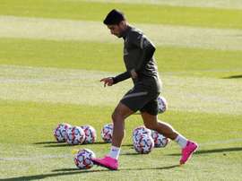 Luis Suárez, sesión individualizada por precaución. EFE/J.J. Guillén