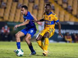 Cruz Azul se aferra a las 'semis' ante un Tigres insuficiente. EFE