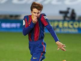 Riqui Puig, en una nube tras marcar su primer gol con el Barcelona. EFE