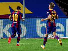 Messi y De Jong llevan cuatro amarillas. EFE