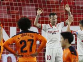 Rakitic fez um dos gols da vitória do Sevilla sobre o Valencia. EFE/Jose Manuel Vidal