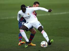 Mendy sigue ganándose el puesto en el Madrid. EFE