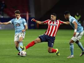 Forlán cree que el Atlético acertó de pleno con Suárez. EFE