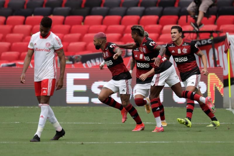 Flamengo Vira Sobre O Inter No Maracana E Na Tabela