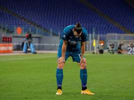Zlatan Ibrahimovic sort sur blessure contre la Roma. EFE