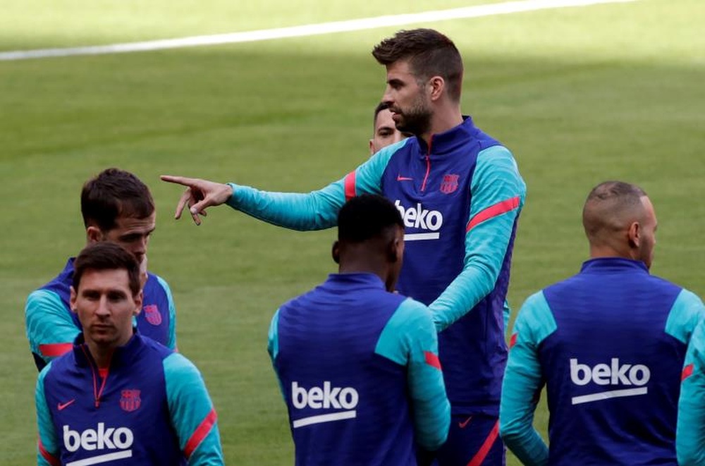 Piqué vuelve a enfrentarse al equipo ante el que se lesionó. EFE