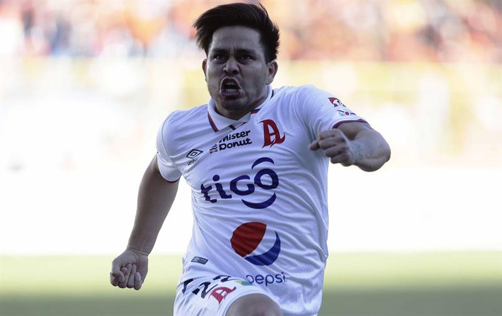 Alianza y FAS parten como favoritos en El Salvador. EFE